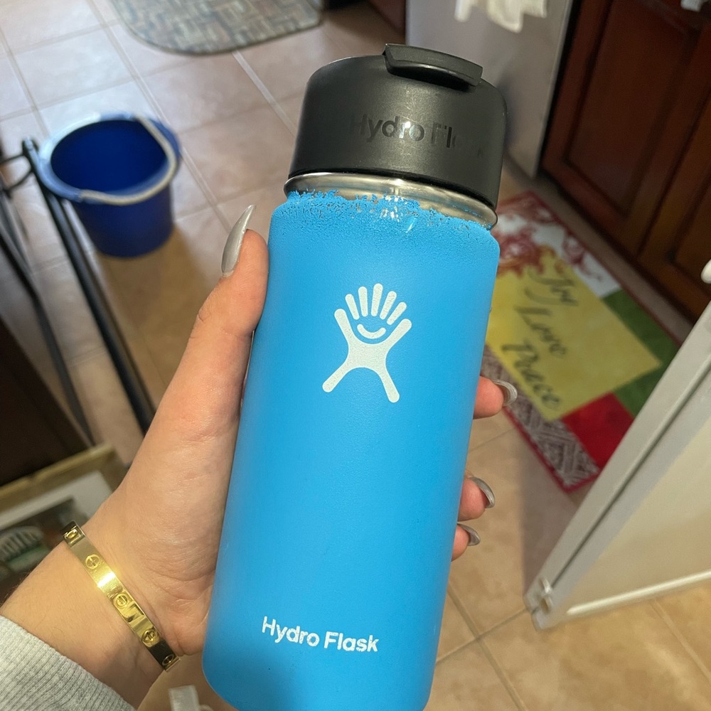 8OZ Hydro Flask Water Bottle in Light Blue